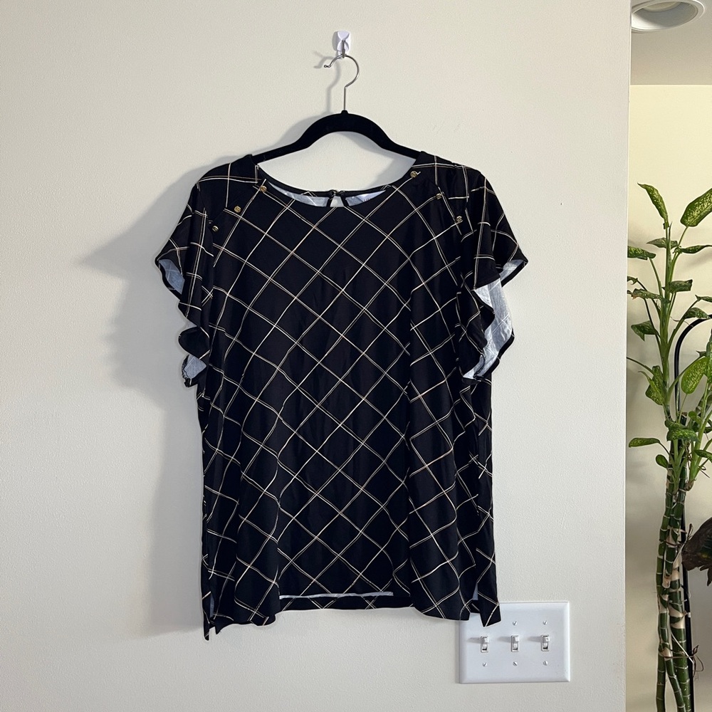Liz Claiborne Black and Gold Short Sleeve Tee